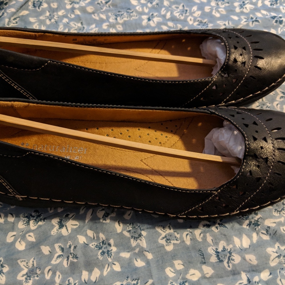 New Naturalizer Kyndell Flat in Black